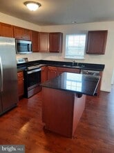 Building Photo - 704 Admiral's Quay Dr