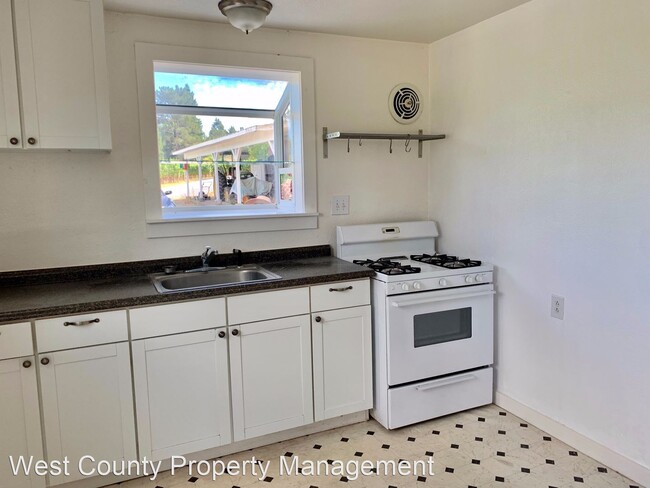 Building Photo - 2 br, 1 bath House - 4607 Gravenstein Hwy. N.