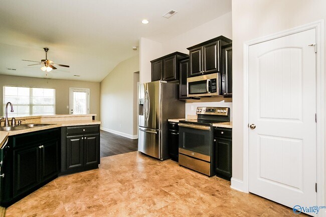 Foto del edificio - 648 Piney Woods Rd