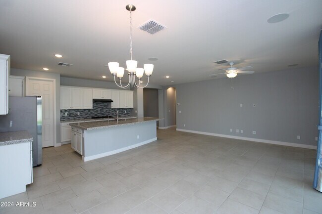 Building Photo - 1126 S 151st Ln