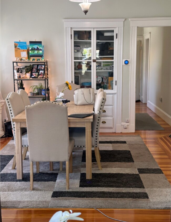 Building Photo - 399 School St