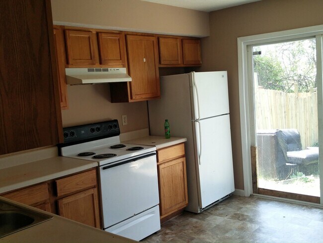 Building Photo - A great 4 Bedroom 3 Full bath town home in...