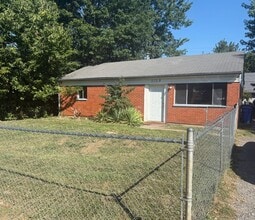 Building Photo - 1109 Birch Dr