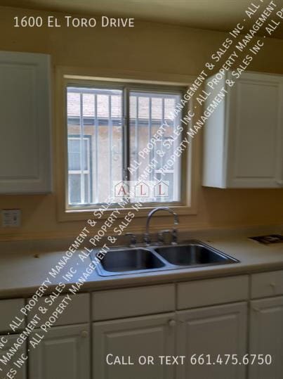 Building Photo - 1600 El Toro Dr