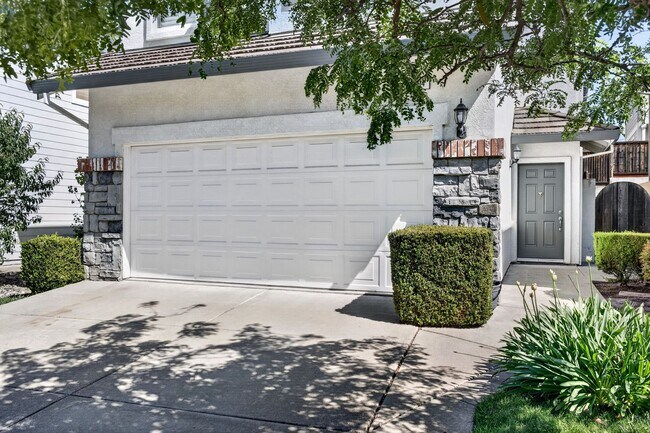 Foto del edificio - Renovated Court Location Beauty – Spacious 4BD Home Near Pleasant Hill!