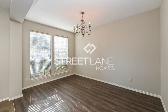 Foto del edificio - Charming 4 Bedroom in Humble!