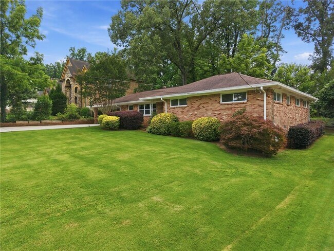 Foto del edificio - 2140 Oakawana Rd NE