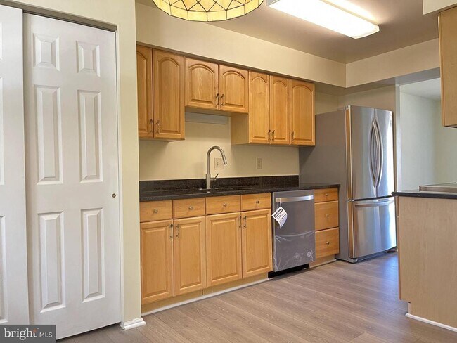 Foto del edificio - 5805 Bunker Woods Ln