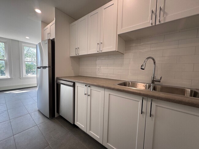 Photo du bâtiment - New Building Renovation - 1Bd Units