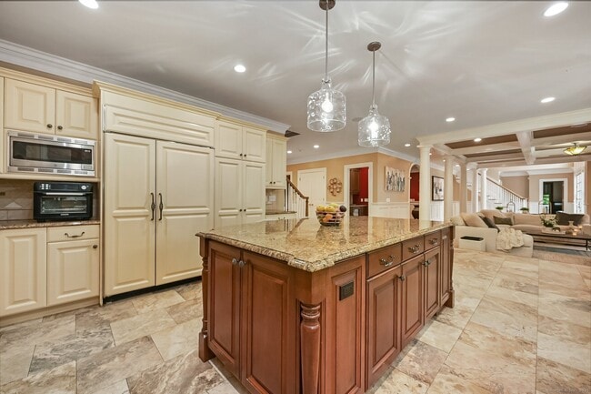 Foto del edificio - 87 Buckingham Ridge Rd