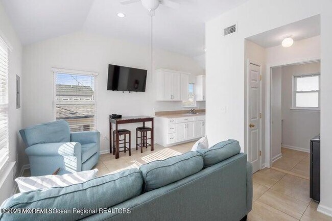 Building Photo - 109 W Pompano Way