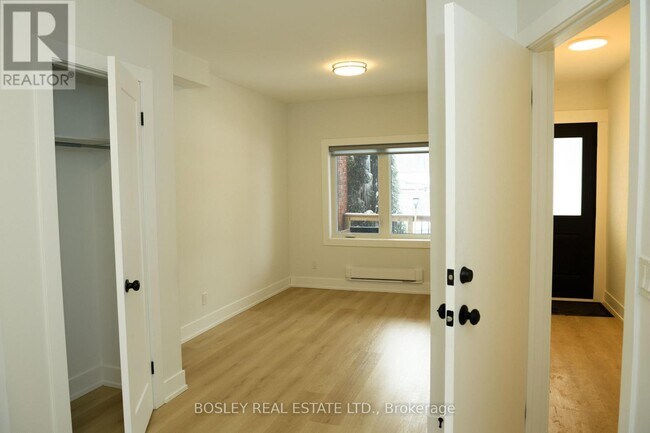 Photo du bâtiment - 214 Simpson Ave