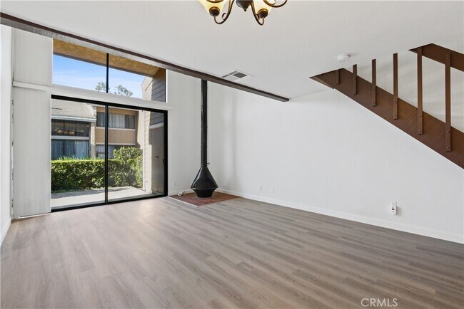 Foto del edificio - 80 Lakepines-
