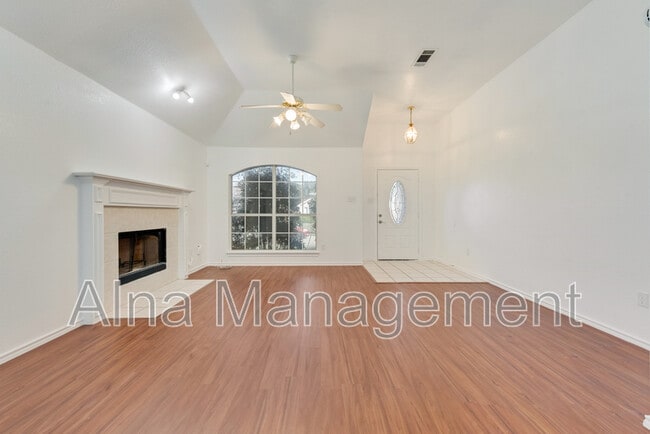 Building Photo - 705 Nelson Dr