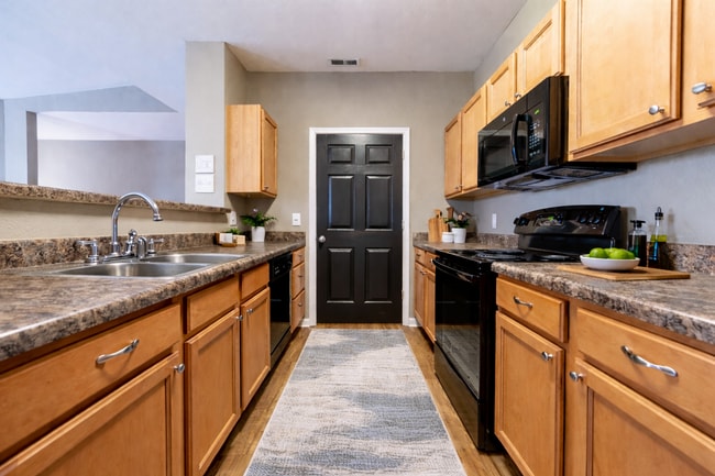 Building Photo - Reserve at Williams Glen