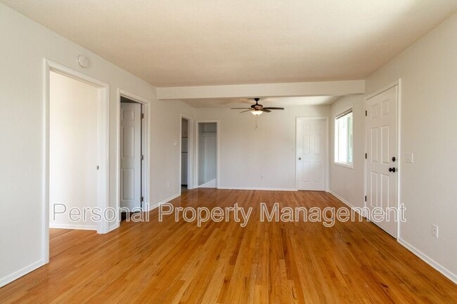 Foto del edificio - 2404 E 13th St