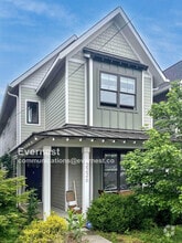 Building Photo - 2226 Batavia St
