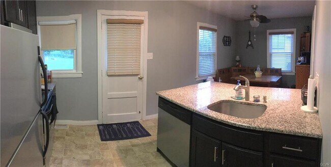 Foto del edificio - 3322 W Highland St