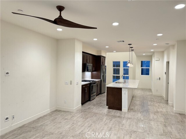 Building Photo - 1683 Grand View