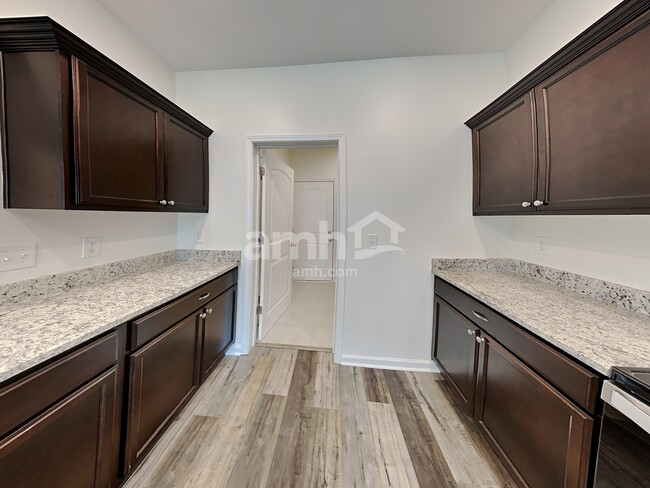 Building Photo - 1402 Mirage St