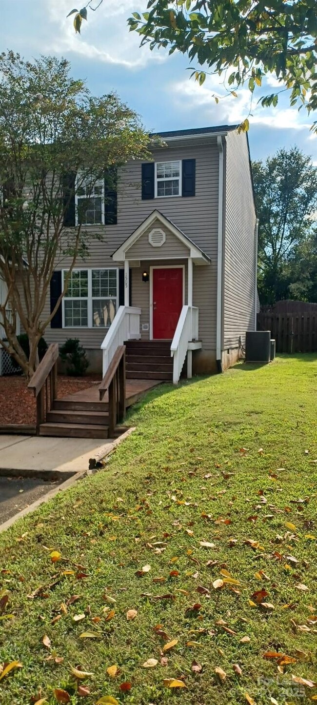 Building Photo - 1505 Flintwood Dr