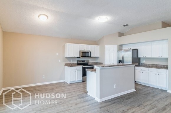 Foto del edificio - NOW AVAILABLE! 2535 Coachman Lakes Dr, Jac...
