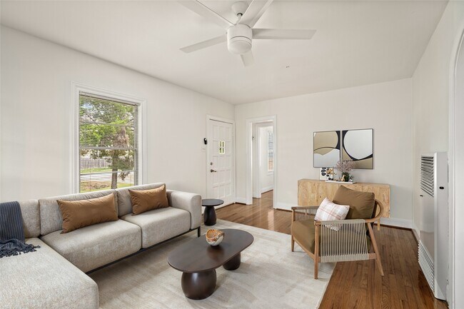 Foto del edificio - 1024 W 16th St