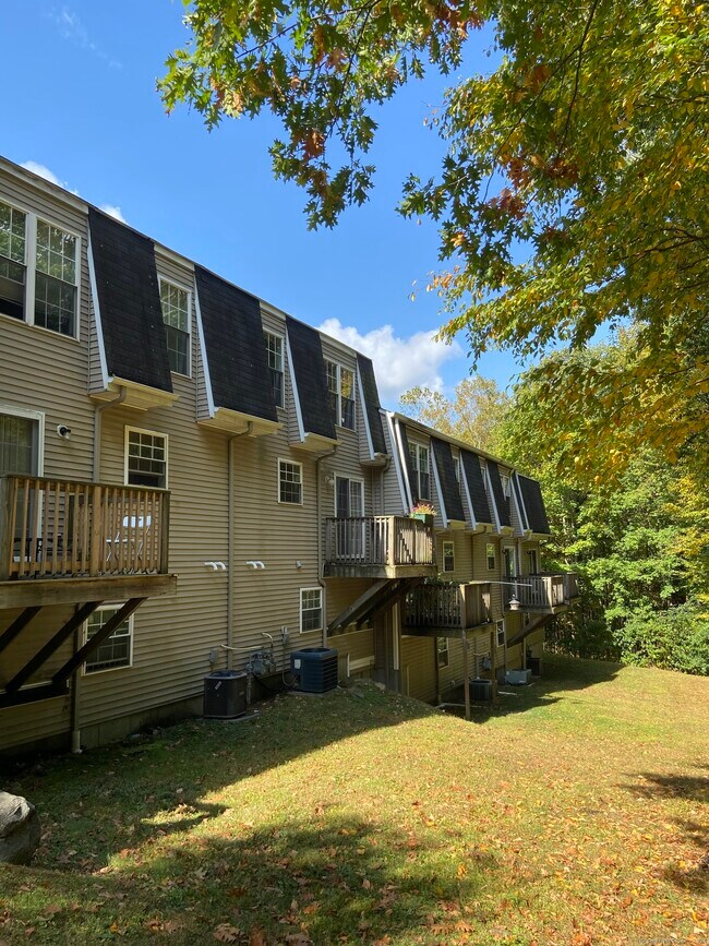 Building Photo - 210 Stonefield Dr