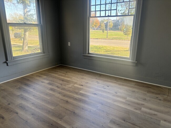 Foto del edificio - 1534 3rd Ave SE