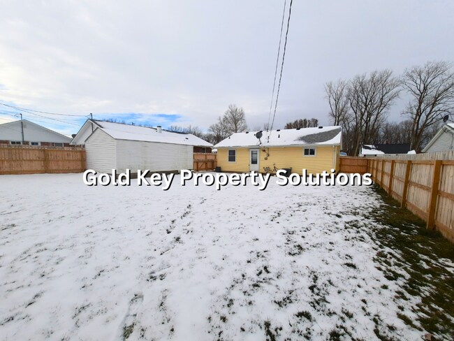 Building Photo - Nice and Tidy 2 BR 1 BA Lapel House with F...