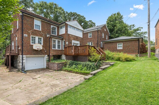 Building Photo - Elegant 4BR Home in University City | Spacious Layout & Prime Location