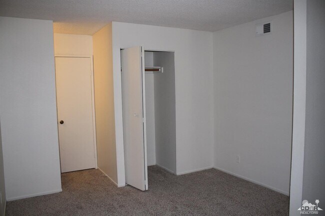 Building Photo - 5300 E Waverly Dr