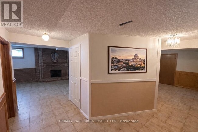 Building Photo - 19 Raymerville Dr