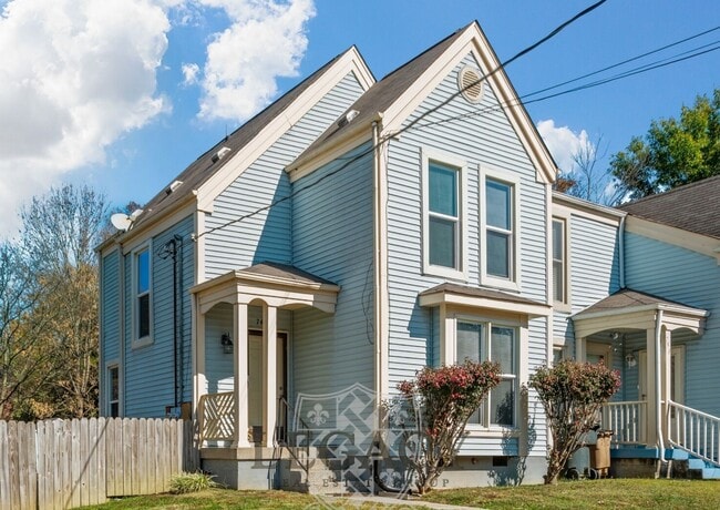 Photo - 748 Lake Terrace Dr House