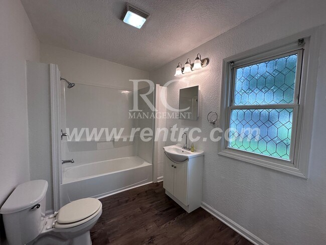 Building Photo - 702 Sandusky-