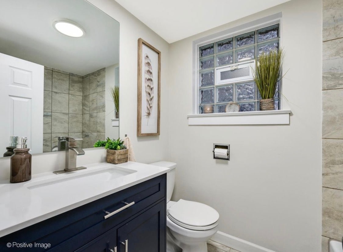 Building Photo - 6240 N Richmond St