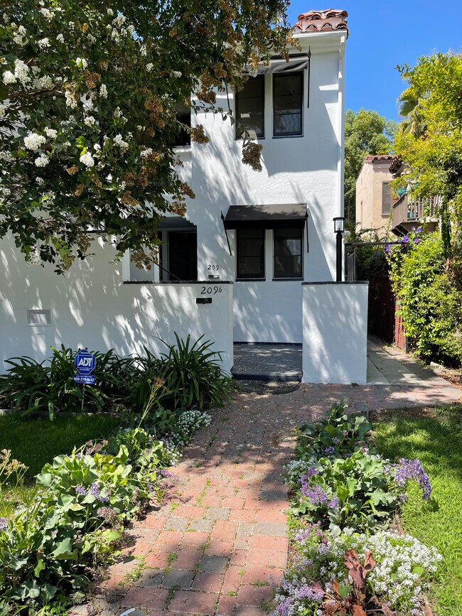 209 S Arnaz Dr Unit 209, Beverly Hills, CA 90211 Apartments in Beverly Hills, CA