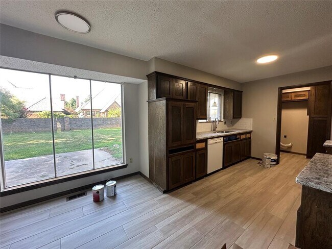 Building Photo - 3306 Rambling Oaks Dr