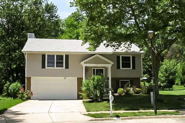 Building Photo - Serene and Private 3 Bed 3 Bath Single Fam...