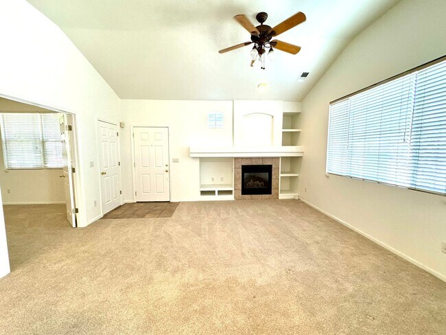 Building Photo - 1131 Tule Dr
