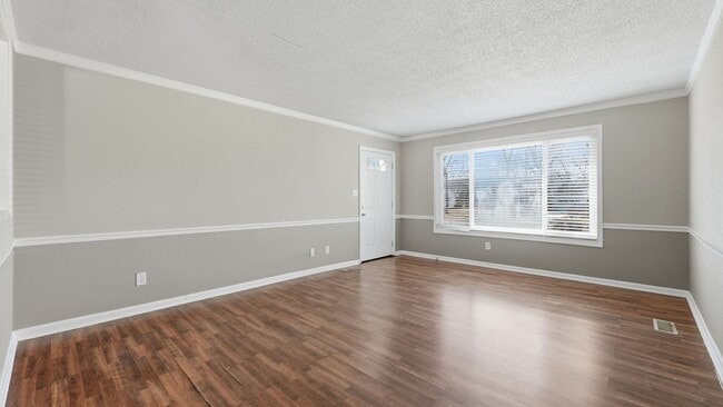 Building Photo - 3 Bedroom Cleveland home