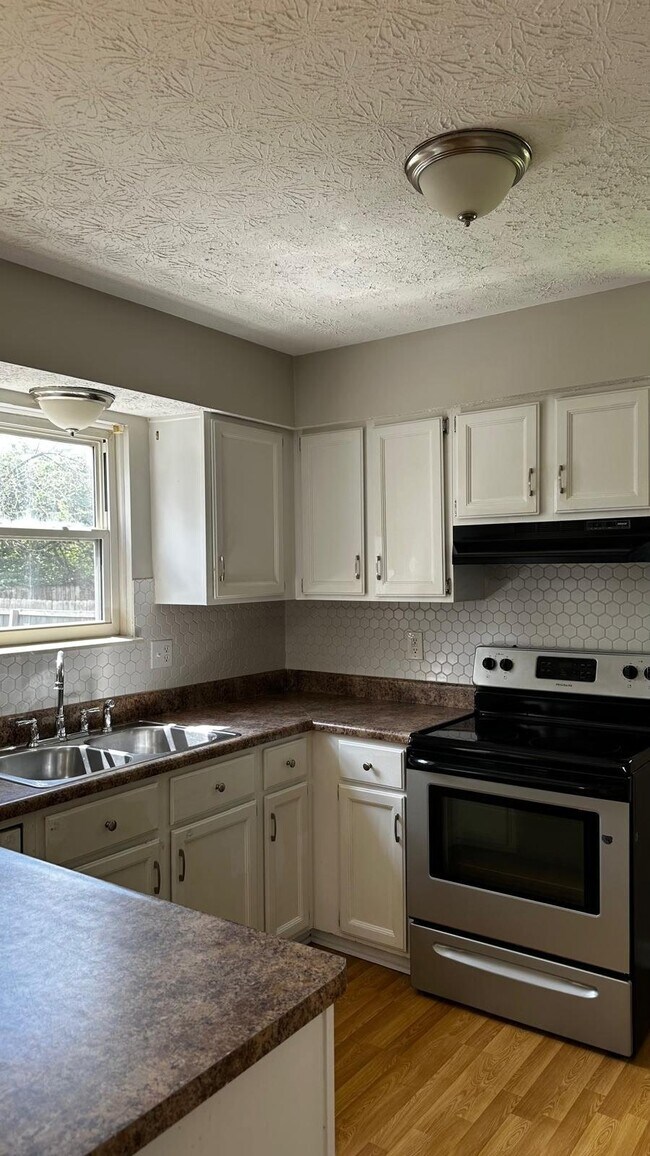 Foto del edificio - 1827 Watertower Dr