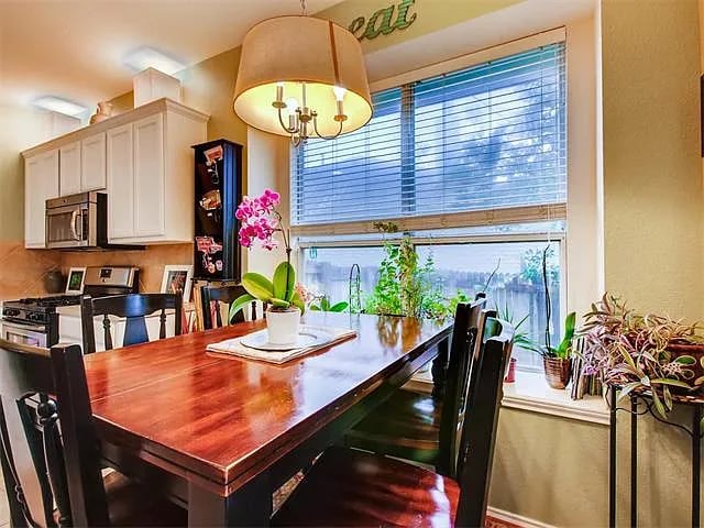 Foto del edificio - 2221 Speidel Dr