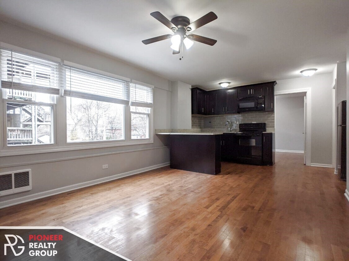 Foto principal - 7710 N Sheridan Rd