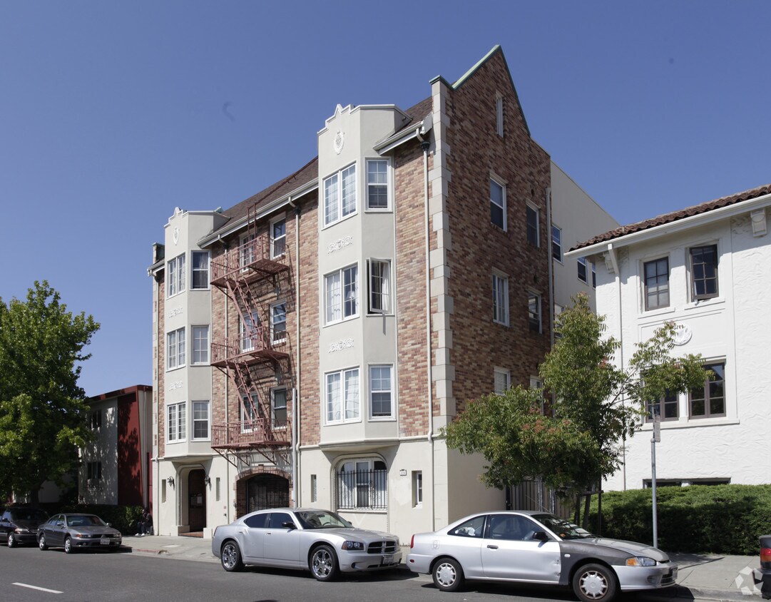 Building Photo - Shoreline Apartments