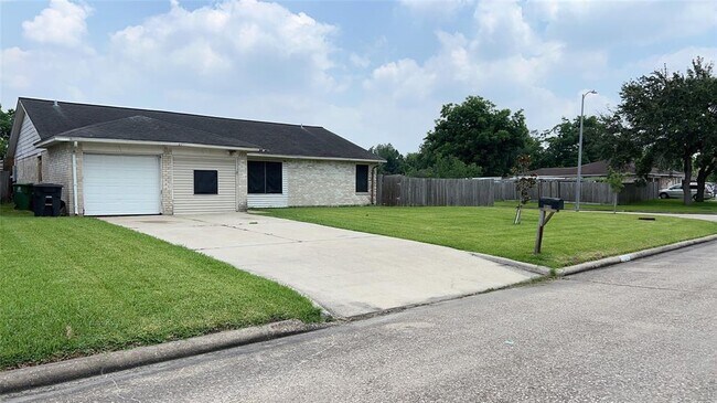 Building Photo - 12231 New Brunswick Dr