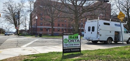 Building Photo - 260 Gross St