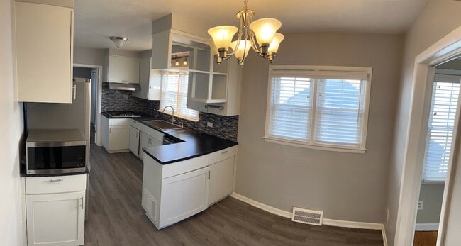 kitchen - 1841 N Elizabeth St