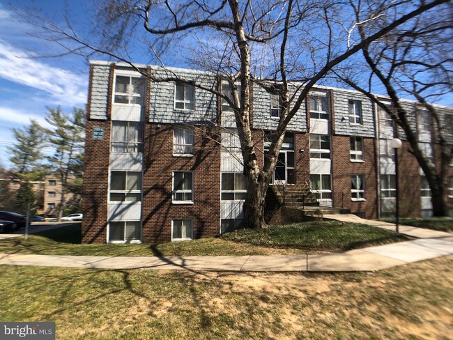 Building Photo - 3950 Bel Pre Rd