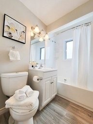 Building Photo - Wellington Court